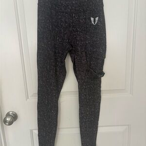 Firmabs Women's Black Marled Scrunch butt Cargo Leggings with Pockets, M